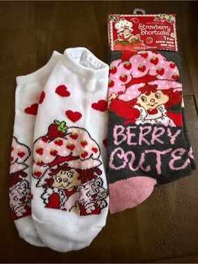 Strawberry shortcake socks 2 pairs of women’s strawberry shortcake socks new